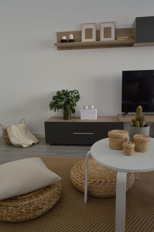 Telewizja i/lub zestaw kina domowego w obiekcie Os Faros Pisos Turísticos
