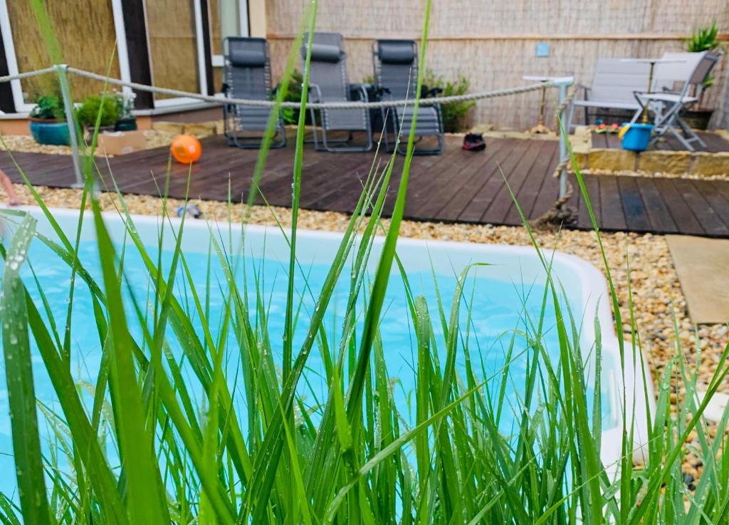 a backyard with a pool and a wooden deck at Restaurant und Pension Zur Puppenstube in Stolpen