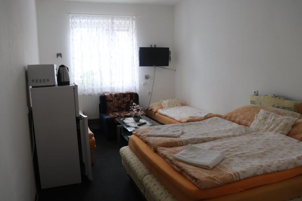 Postel nebo postele na pokoji v ubytování Hotel u Nádraží Lanžhot