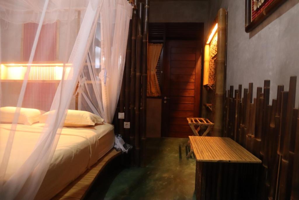 Postel nebo postele na pokoji v ubytování Ecolodge Bukit Lawang - Hotel&JungleTREK