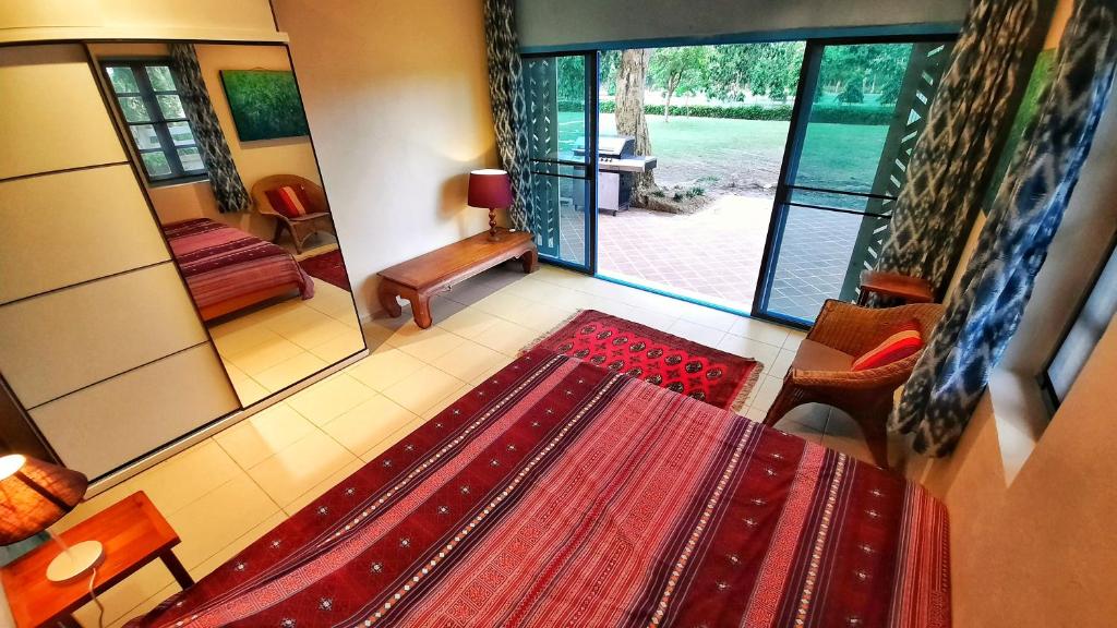 Postel nebo postele na pokoji v ubytování Kampu Nature Pool Villa Rayong