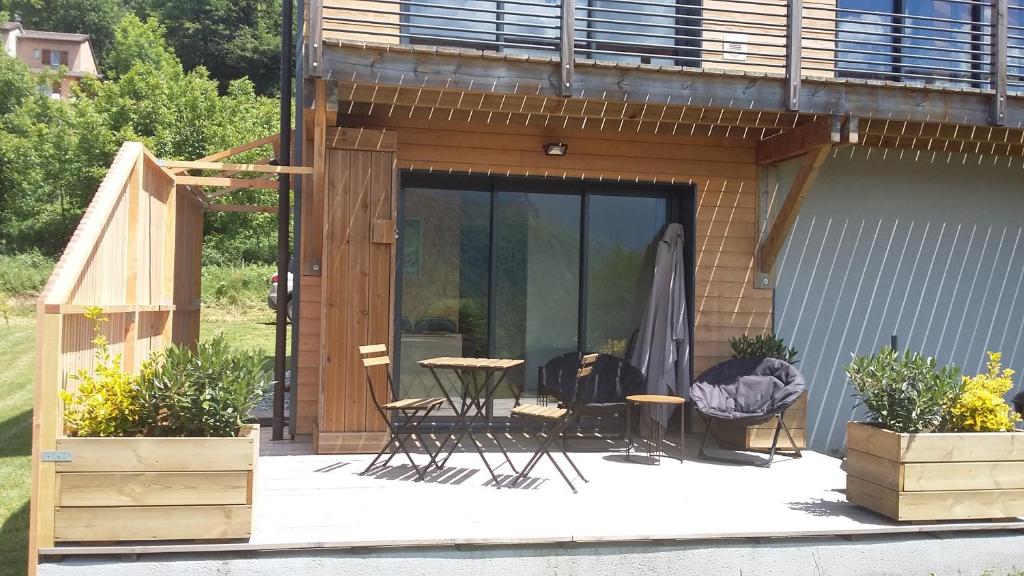 Balkón nebo terasa v ubytování CHALET la VEILLA