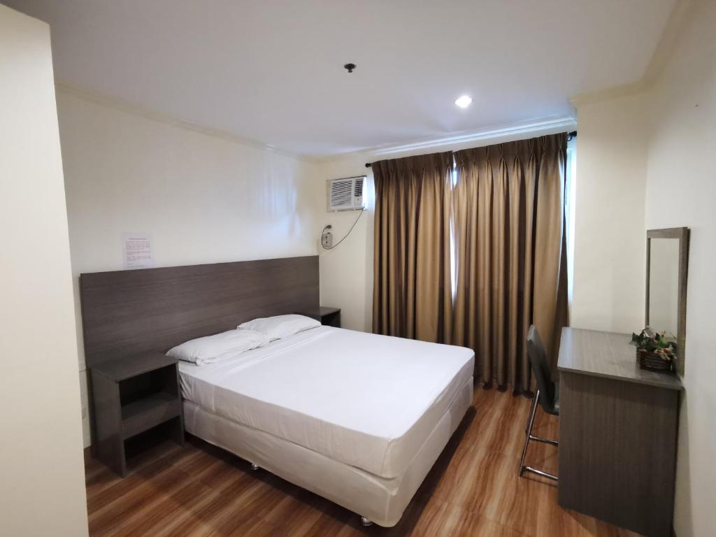 Postel nebo postele na pokoji v ubytování Metro Park Hotel - Cebu City