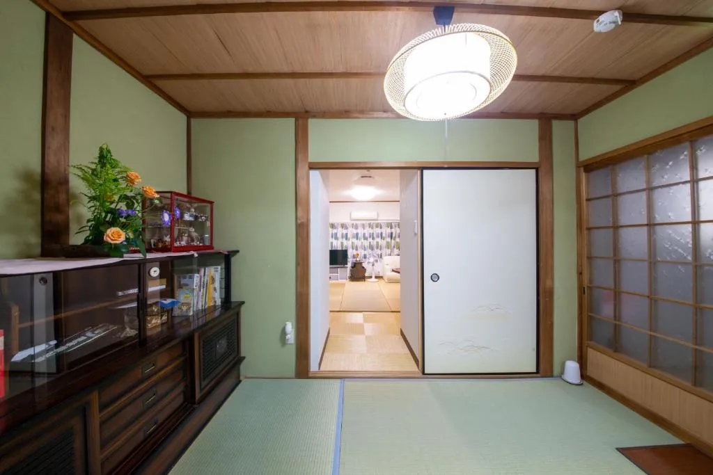 ギャラリー棗 ゲストハウス 梅田 中崎町, Higashiosaka, Japan