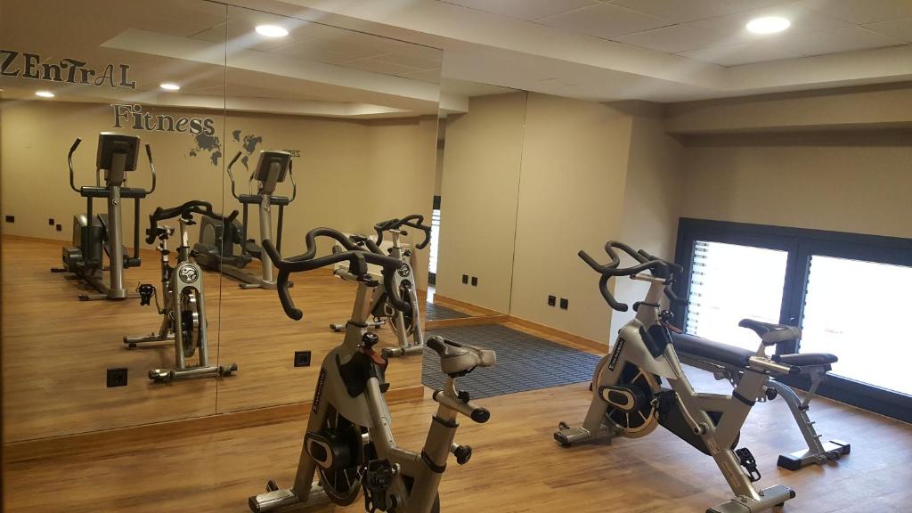 Fitness centrum a/nebo fitness zařízení v ubytování Hotel Zentral Parque