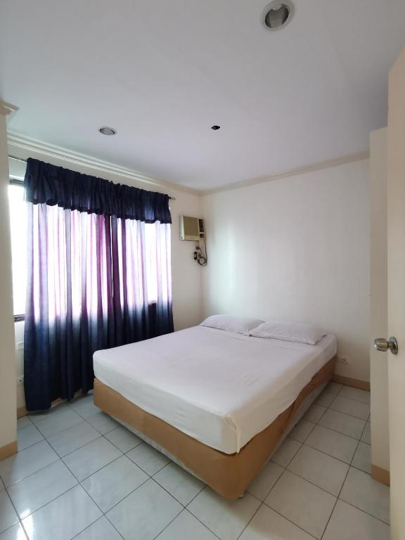 Postel nebo postele na pokoji v ubytování Metro Park Hotel - Cebu City