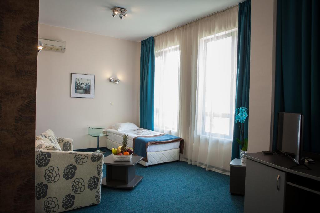 Ένα ή περισσότερα κρεβάτια σε δωμάτιο στο Family Hotel Opera - former City Mark hotel