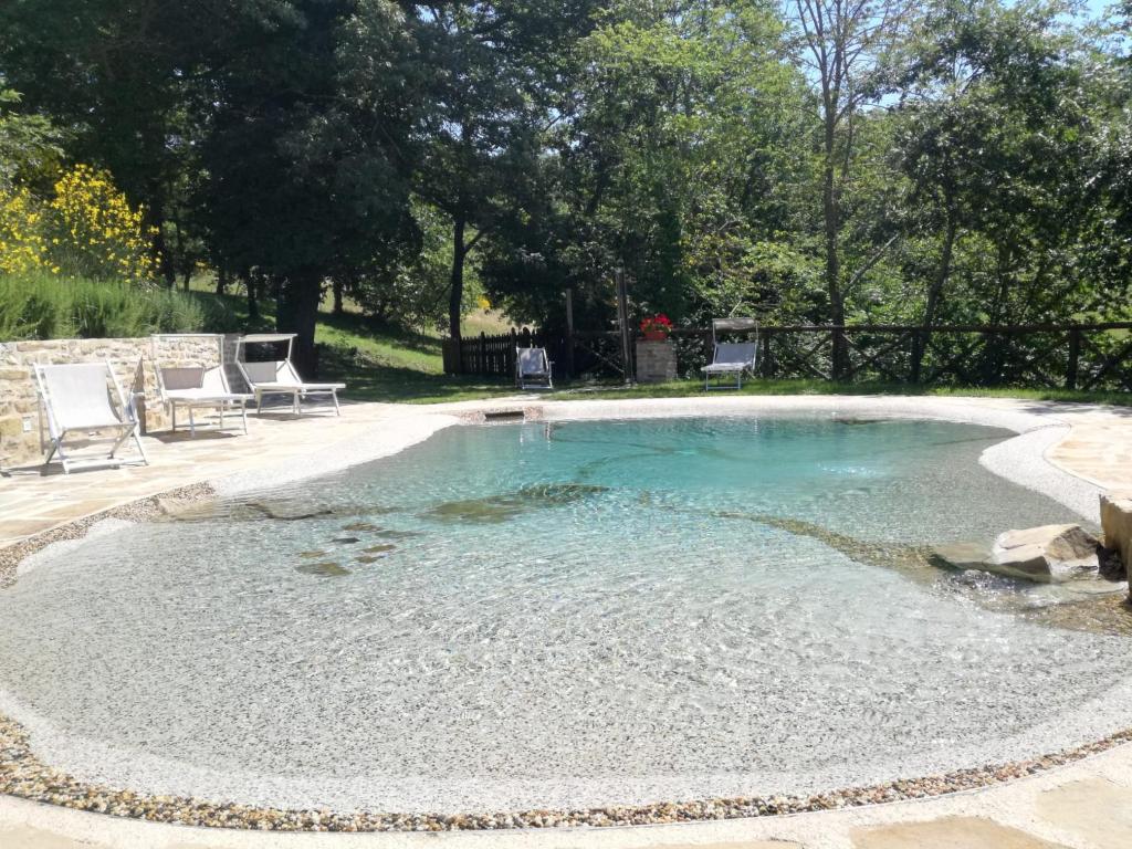 Bazén v ubytování Frigino Agriturismo nebo v jeho okolí