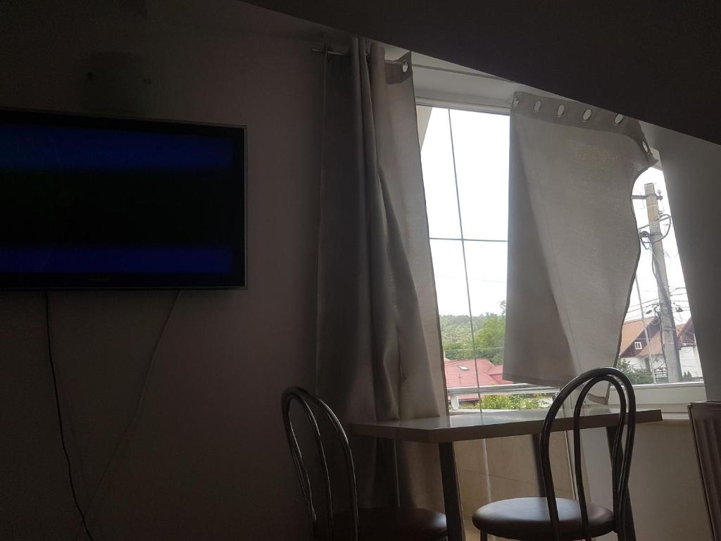 TV a/nebo společenská místnost v ubytování Lara Guest House