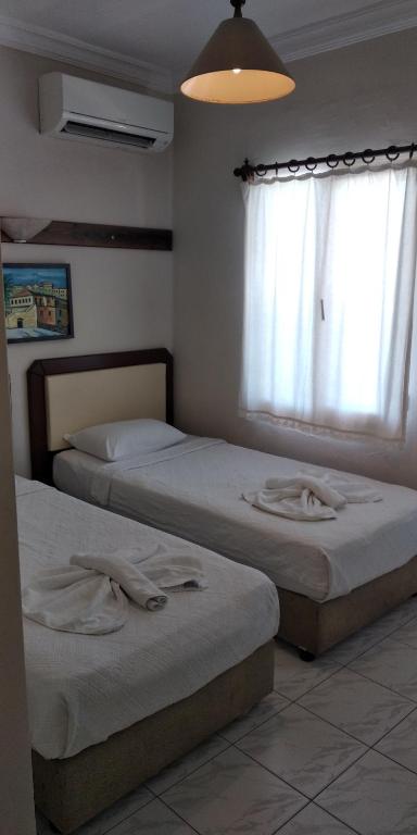 A bed or beds in a room at Ladies Beach Hotel