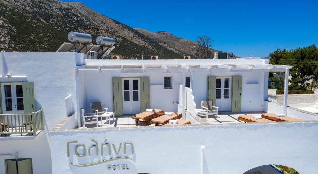 Nespecifikovaný výhled na hory nebo výhled na hory při pohledu z hotelu