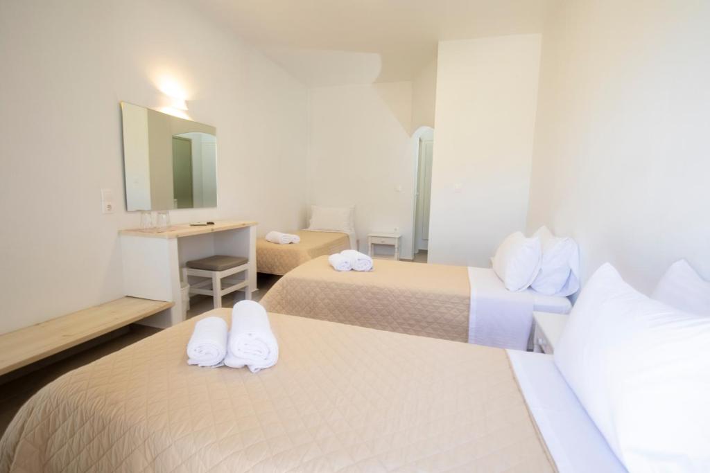Postel nebo postele na pokoji v ubytování Hotel Galini Sifnos