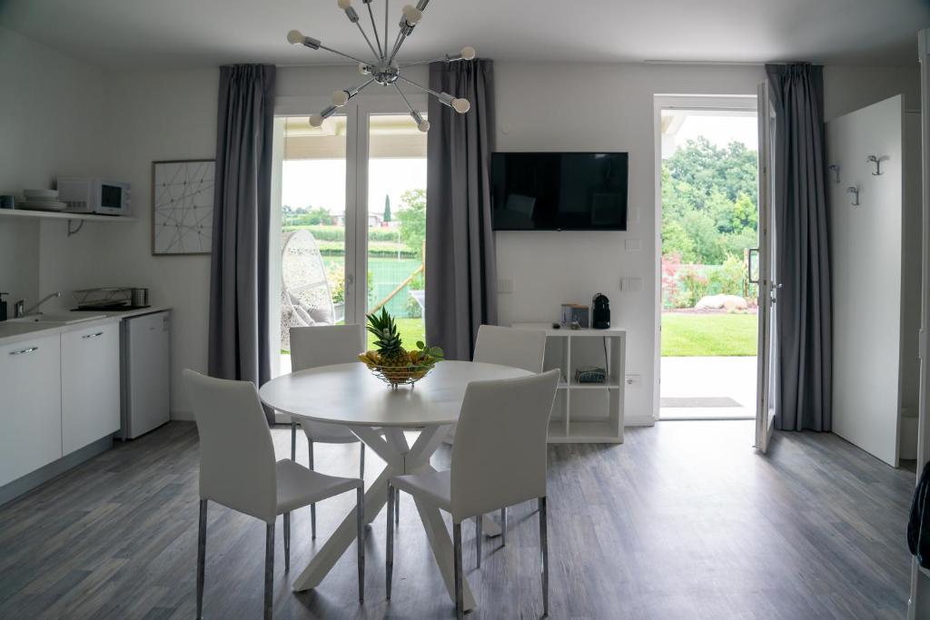 Televízia a/alebo spoločenská miestnosť v ubytovaní Residence Le Aromatiche