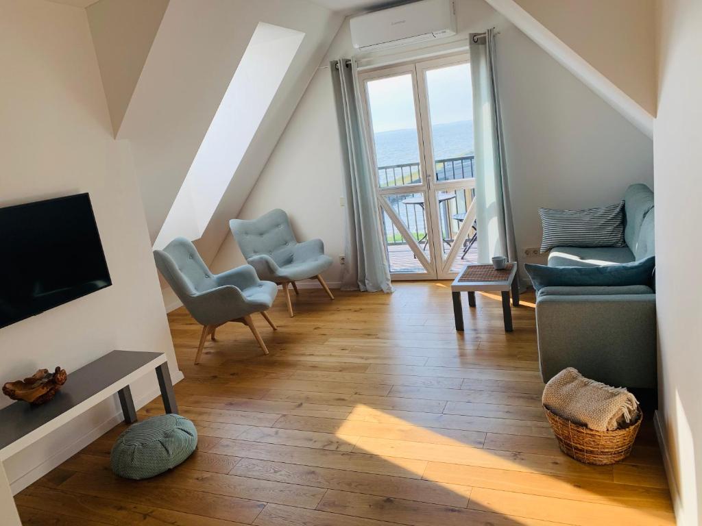 Lagoon Attic Apartment Pervalka - Hizvo