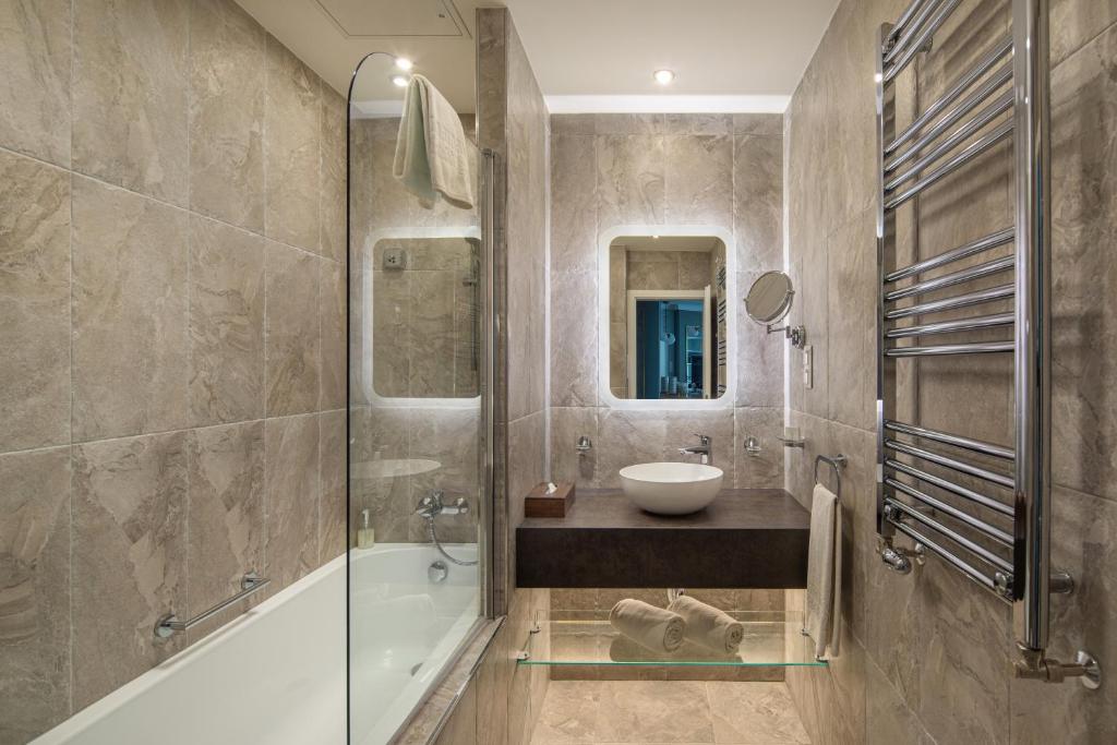 Koupelna v ubytování Mamaison Residence Izabella Budapest