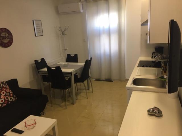 Kuchyň nebo kuchyňský kout v ubytování Apartments Eni & Dani