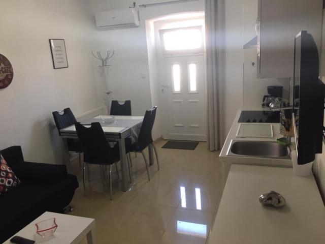 Kuchyň nebo kuchyňský kout v ubytování Apartments Eni & Dani