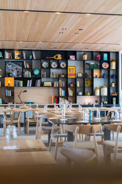 Restaurace v ubytování Hotel Indigo Larnaca by IHG-ADULTS ONLY