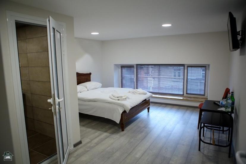 Postel nebo postele na pokoji v ubytování Guest House in Gyumri