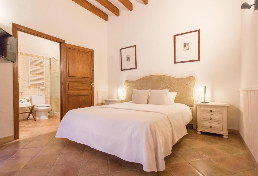 Postel nebo postele na pokoji v ubytování Petit Hotel Alaro