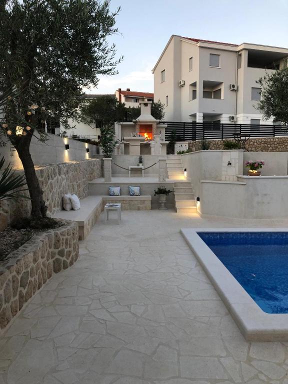 Piscina di Villa Bella with pool o nelle vicinanze