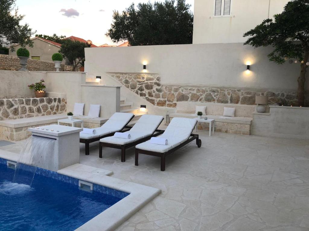 Piscina di Villa Bella with pool o nelle vicinanze