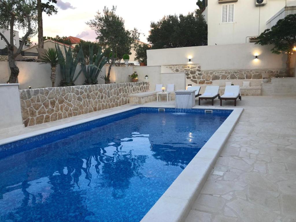 Piscina di Villa Bella with pool o nelle vicinanze