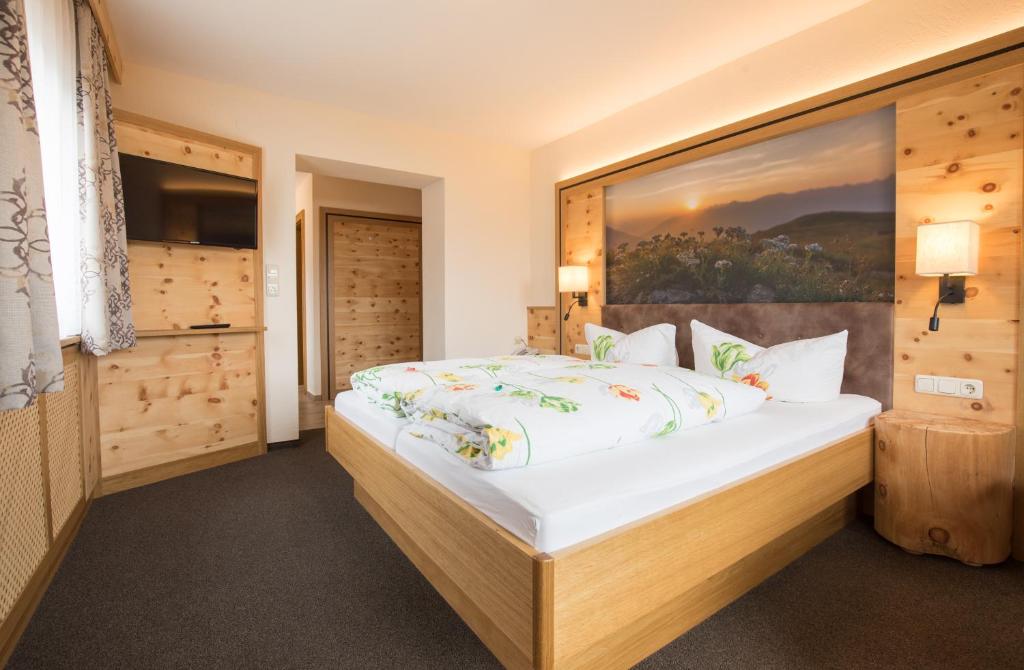 Postel nebo postele na pokoji v ubytování Hotel Garni Sonnenheim