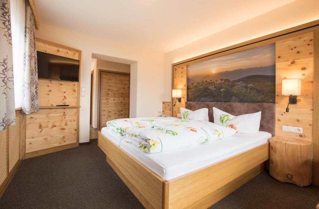 Postel nebo postele na pokoji v ubytování Hotel Garni Sonnenheim