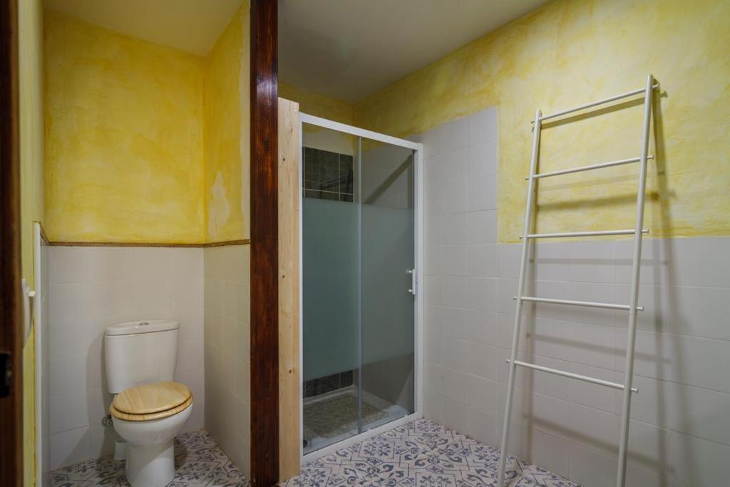 A bathroom at El Nogal De Laguna
