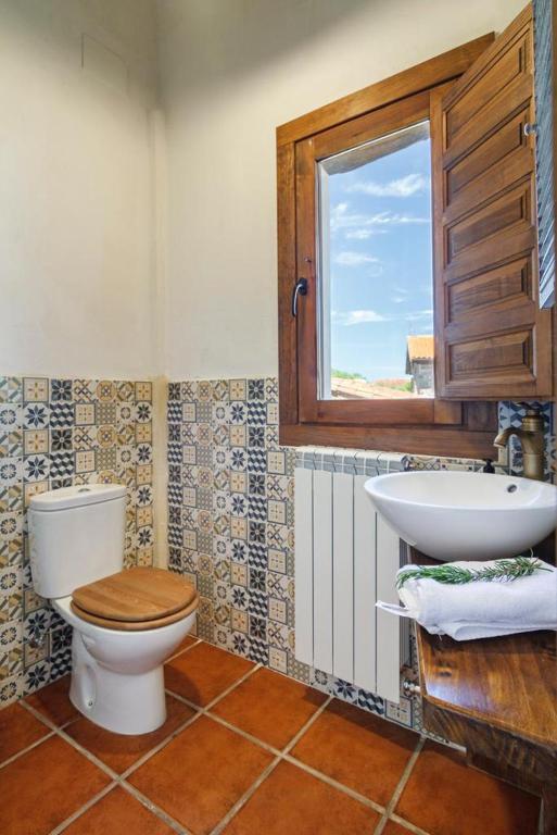 A bathroom at El Nogal De Laguna