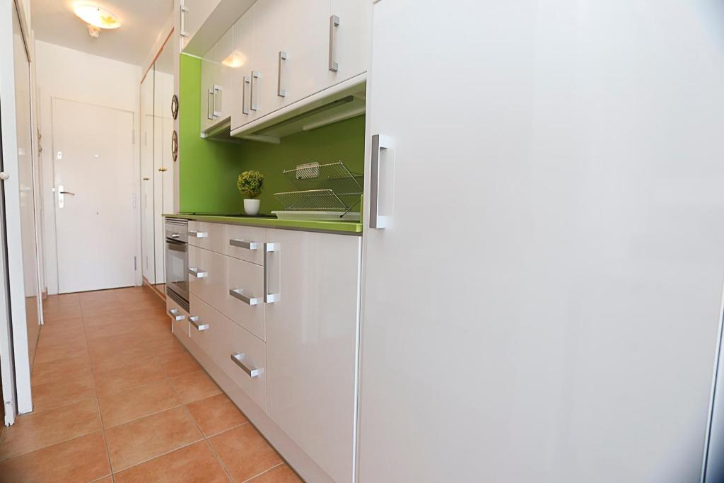 Kuchyňa alebo kuchynka v ubytovaní COSTA DAURADA APARTAMENTS - Internacional Luxe