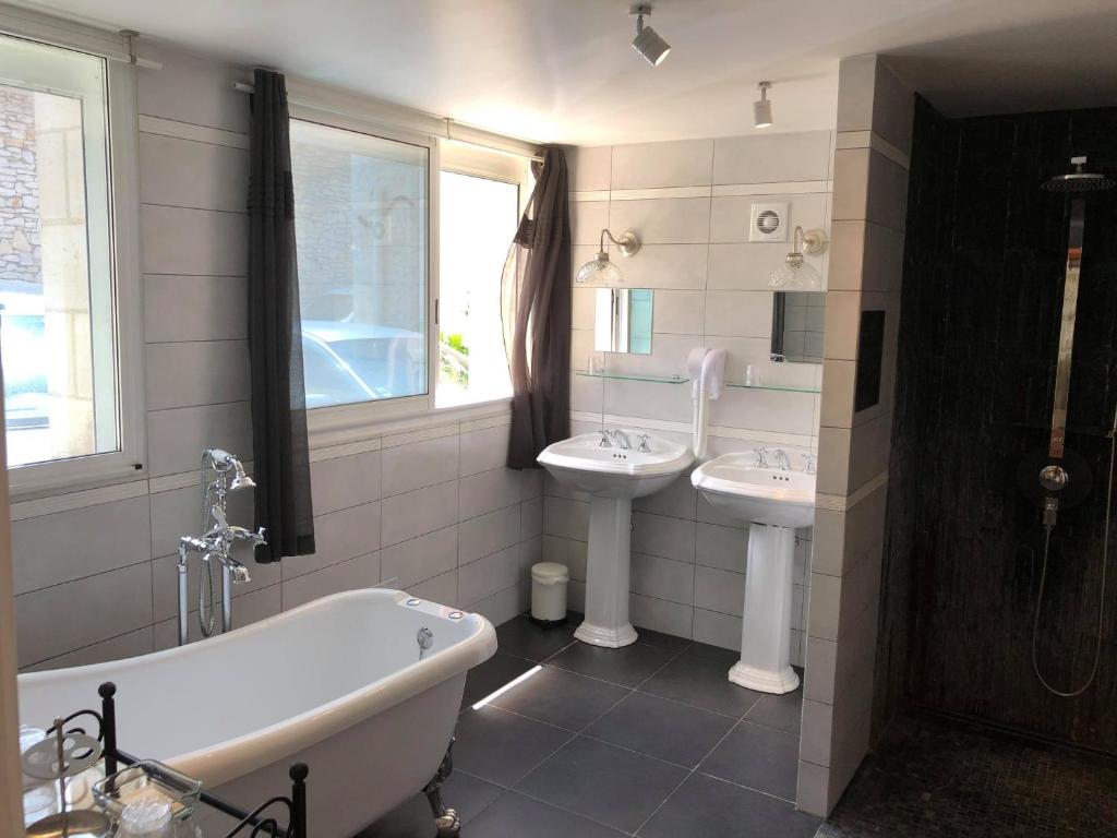 Koupelna v ubytování Logis Hotel Grangier