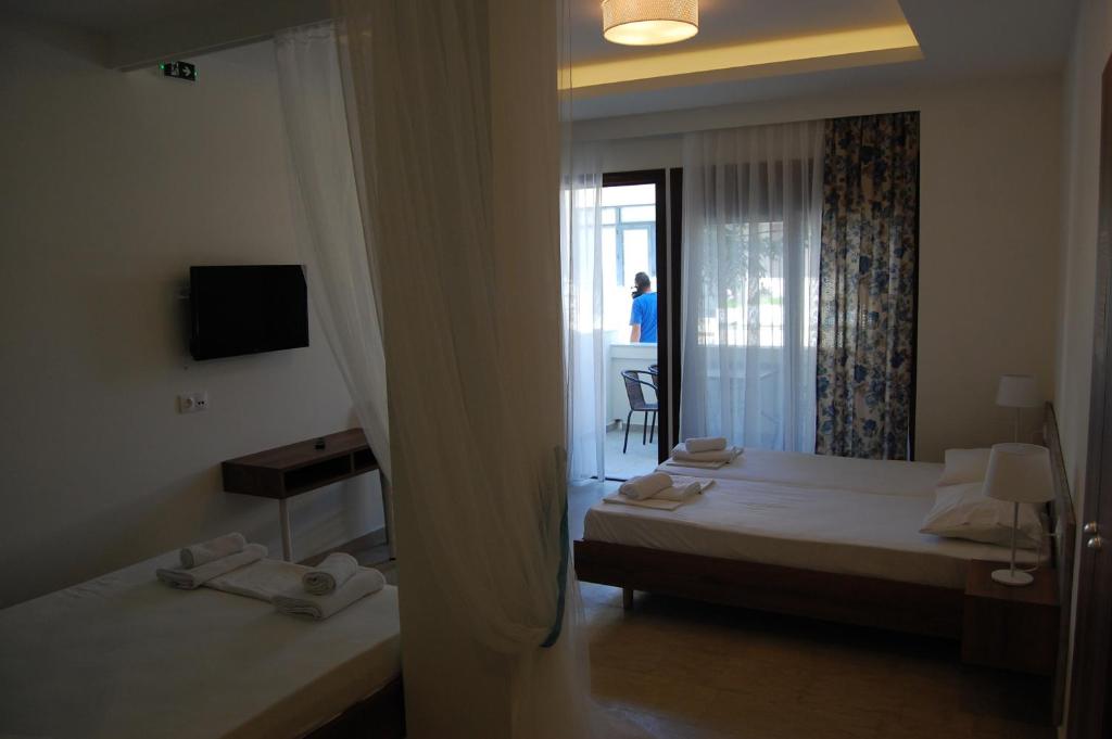 Giorgos Apartments Square - Studio With Terrace