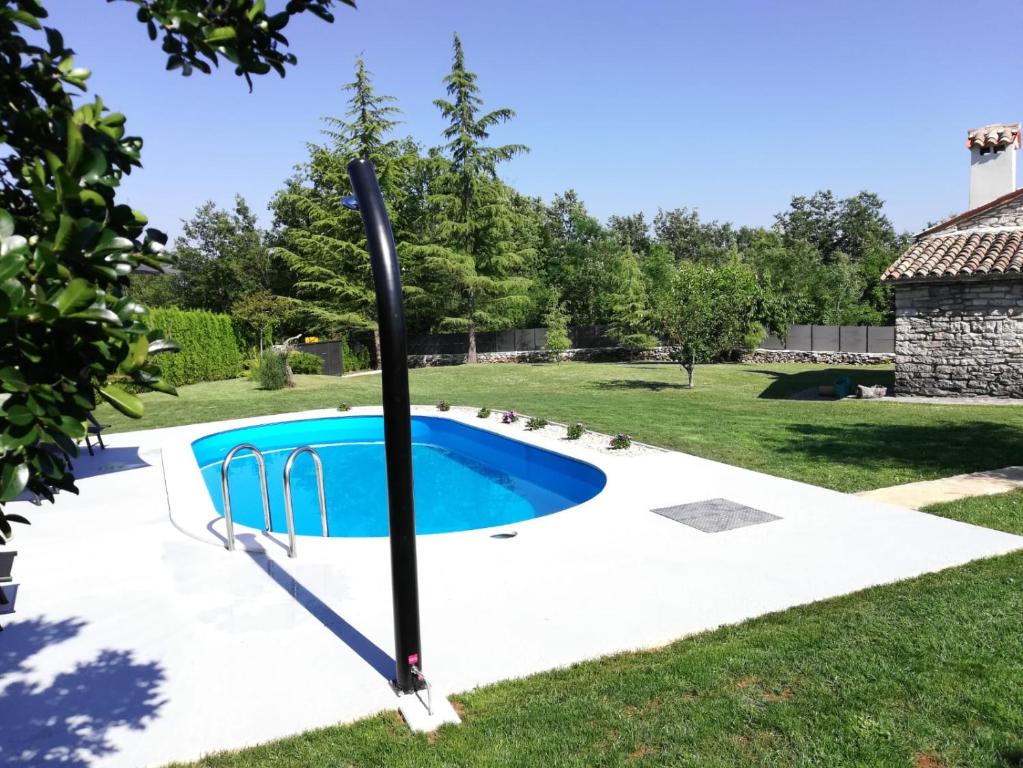 Bazén v ubytování Holiday Home Maria nebo v jeho okolí