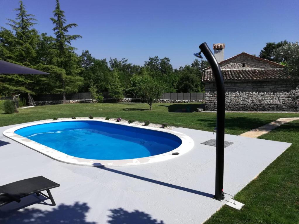 Bazén v ubytování Holiday Home Maria nebo v jeho okolí