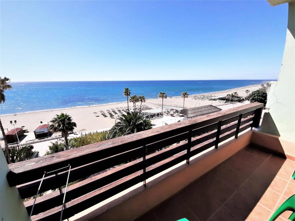 a balcony with a view of the beach at Hotel Buenavista in Estepona