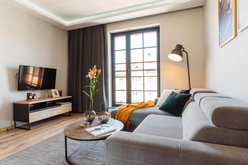 Televízia a/alebo spoločenská miestnosť v ubytovaní Brewery Apartment - LoftAffair