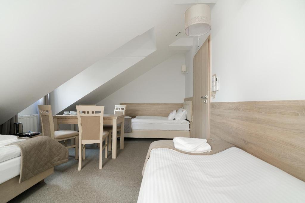 Villa Astra - Apartments & Restaurant - 7