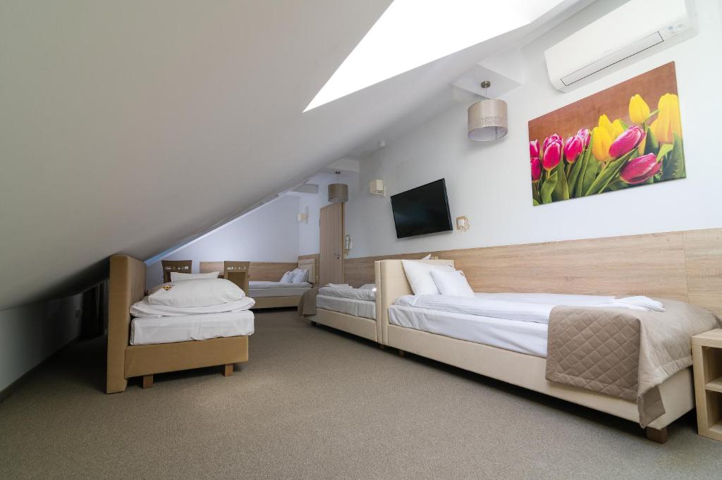 Villa Astra - Apartments & Restaurant - 2