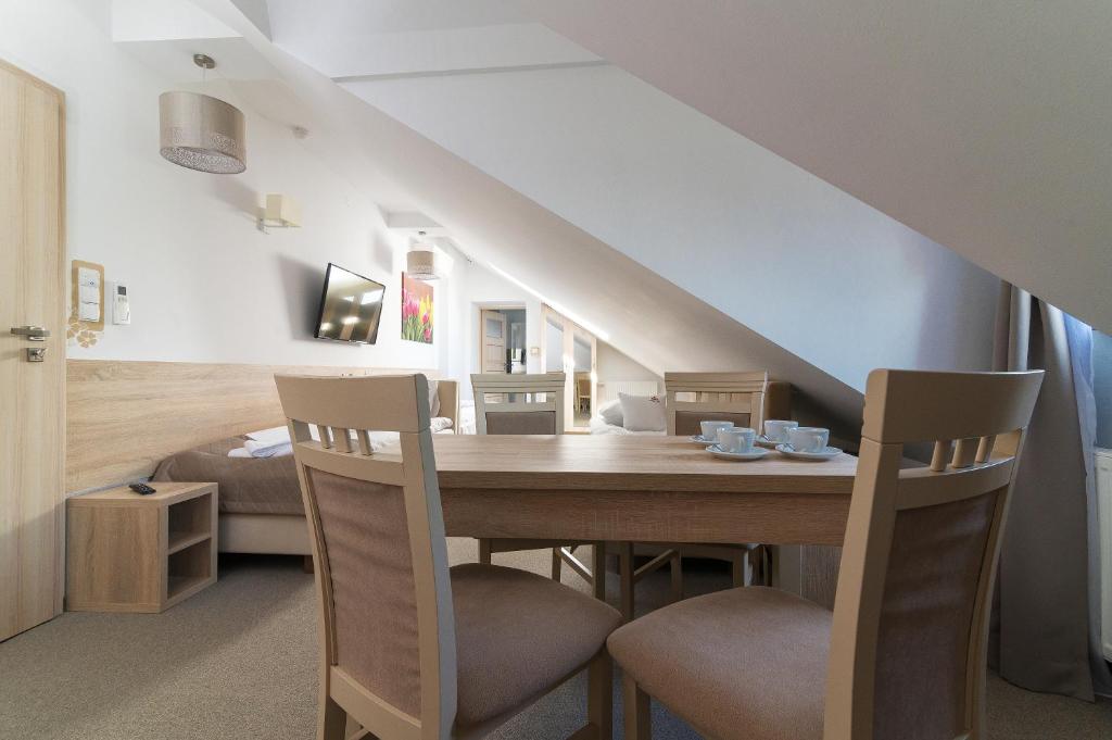 Villa Astra - Apartments & Restaurant - 4