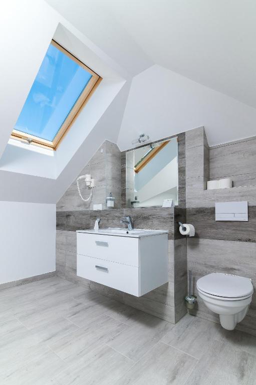 Villa Astra - Apartments & Restaurant - 3