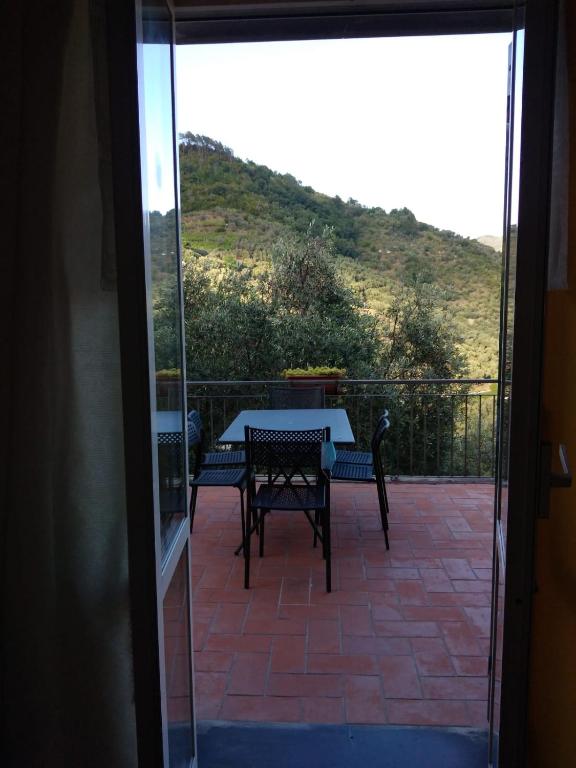 A general mountain view or a mountain view taken from Az apartmant