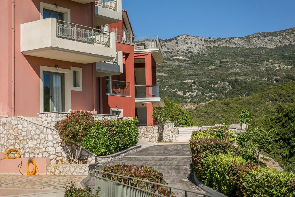 Nespecifikovaný výhled na hory nebo výhled na hory při pohledu z hotelu