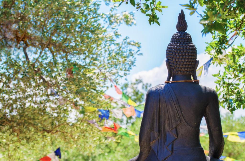 a statue in front of a tree with kites at Puntebianche B&amp;B in Ceglie Messapica