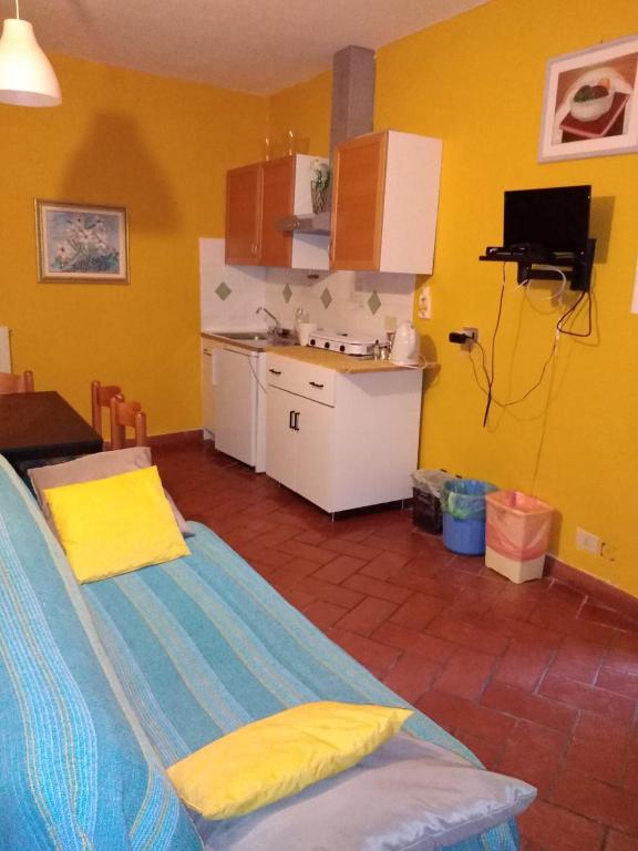 A kitchen or kitchenette at Appartamento il Giglio