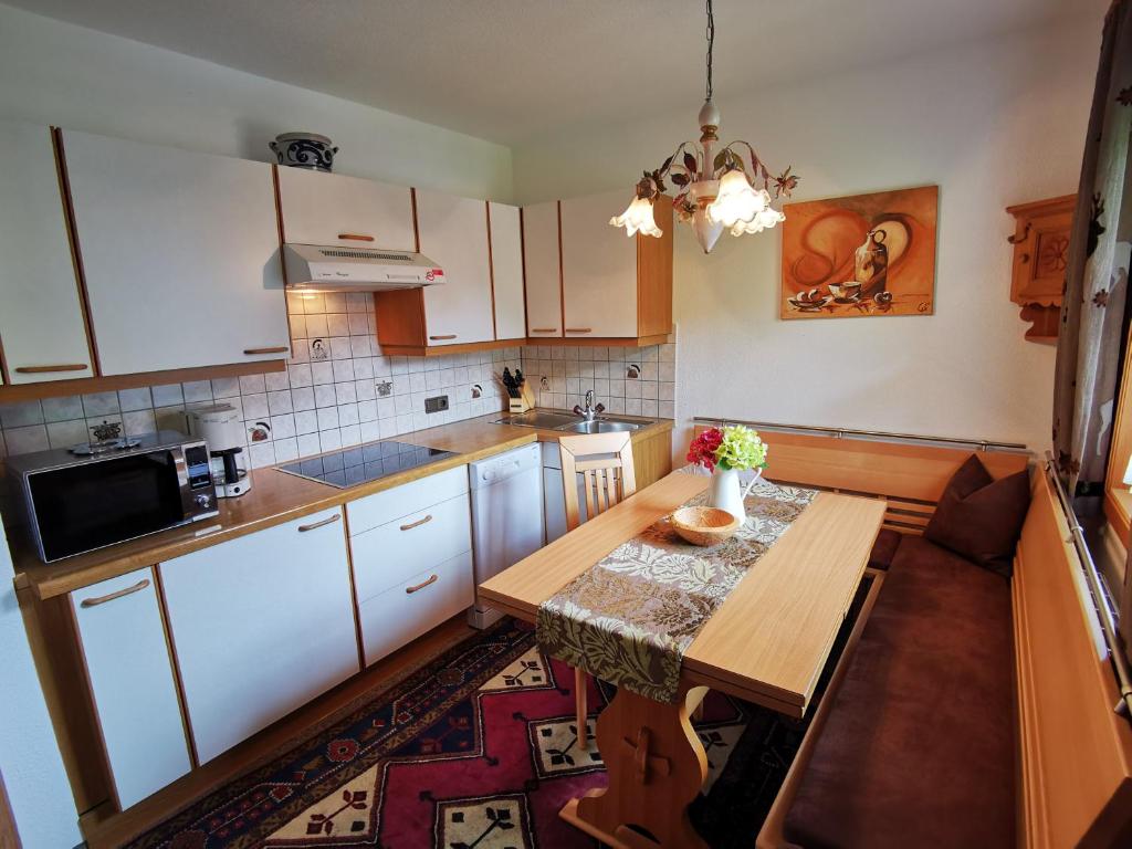 Kuchyň nebo kuchyňský kout v ubytování Haus Bichl
