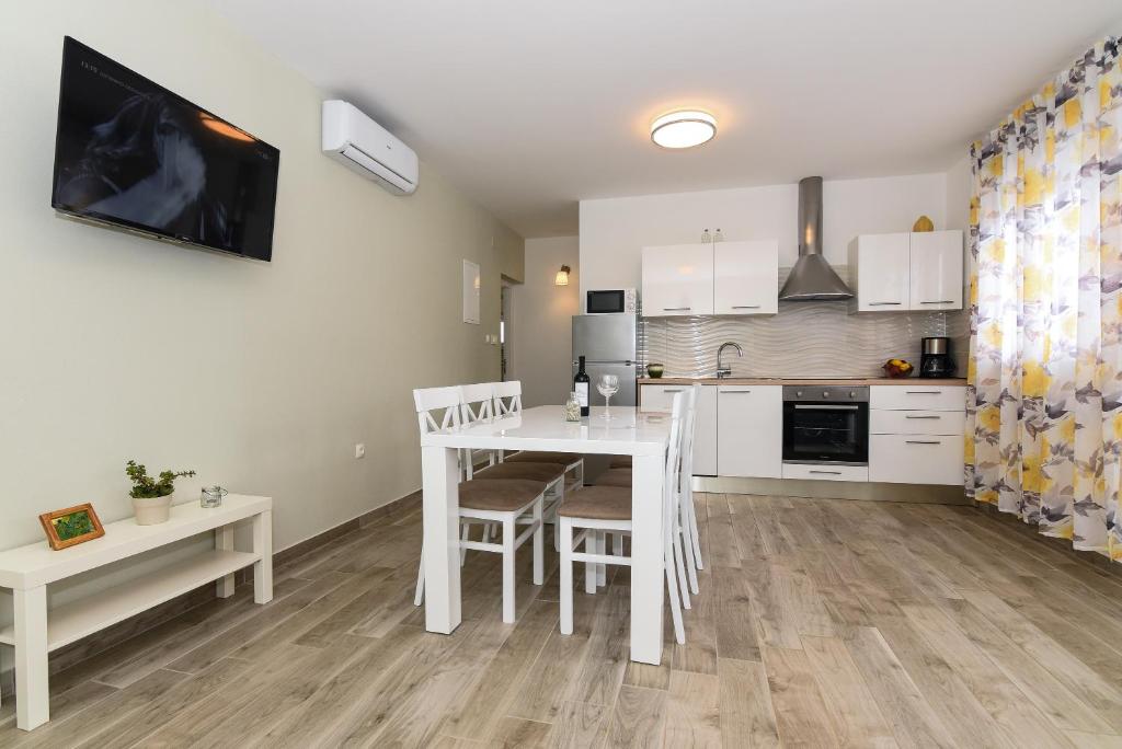 Kuchyňa alebo kuchynka v ubytovaní Nova Apartments