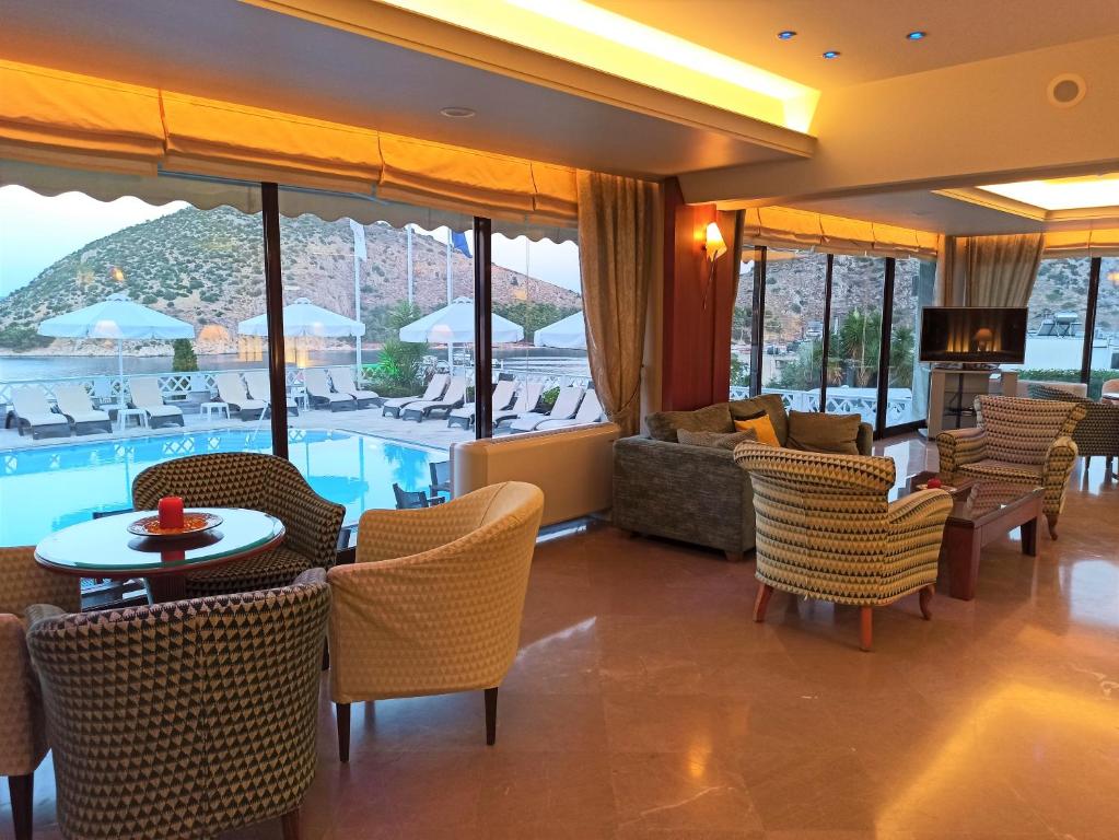 Bazén v ubytování King Minos Hotel nebo v jeho okolí