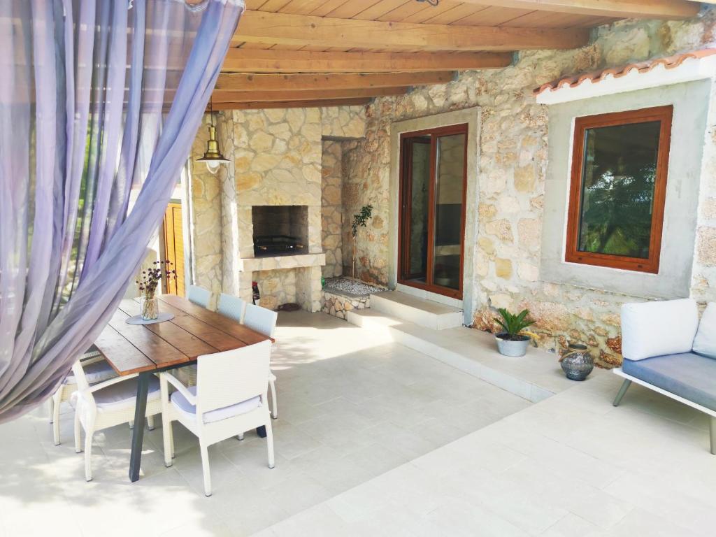 Posezení v ubytování Stone hause Noa
